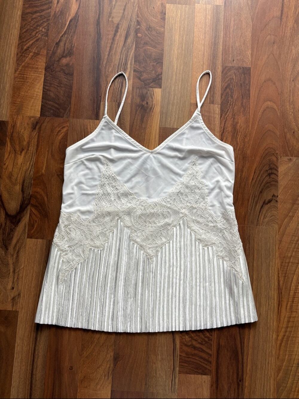 Express Woman’s Size XS White Lace & Pleated V-Neck Camisole NWT